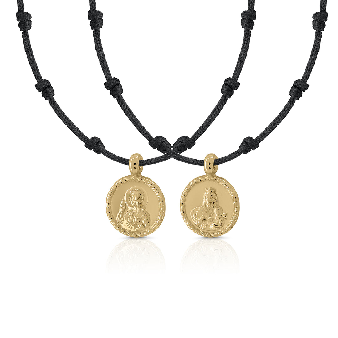 Gold necklace with a thousand macrame knots, scapular